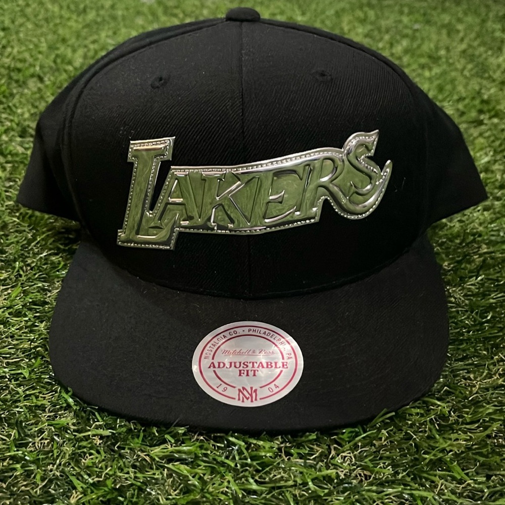 NEW Mitchell & Ness Los Angeles Lakers Chrome Logo Snapback Hat